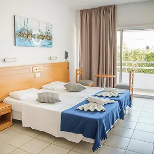 cornelia-hotel.hotelsatayianapa.com/