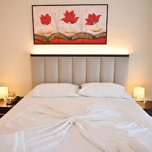 **** Otel Zanzi Arnavutluk