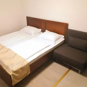 B&B Zender Bucureşti